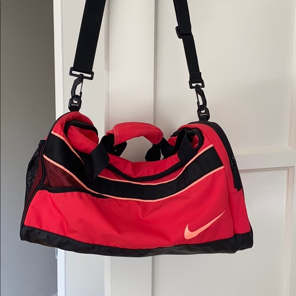 hot pink nike bag